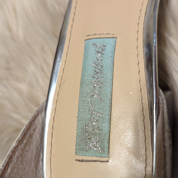 Betsey Johnson silver glitter heels size 8 - Picture 2 of 8